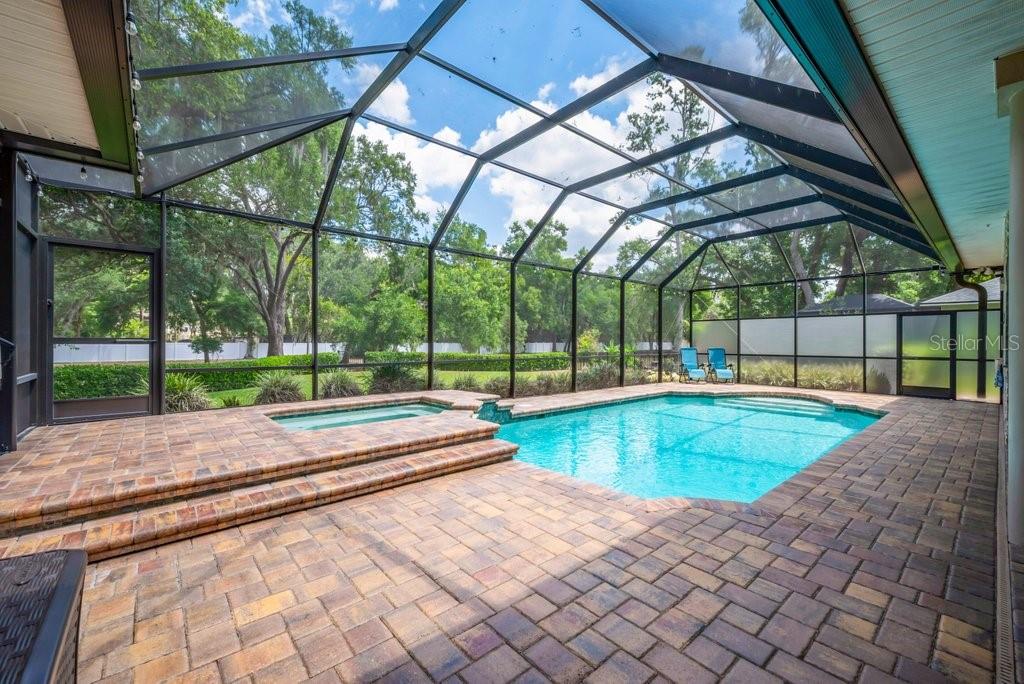2221 VALRICO FOREST DR, VALRICO, FL, 33594