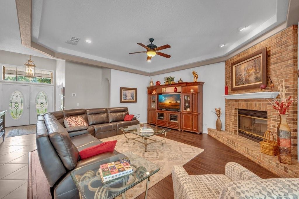 2221 VALRICO FOREST DR, VALRICO, FL, 33594