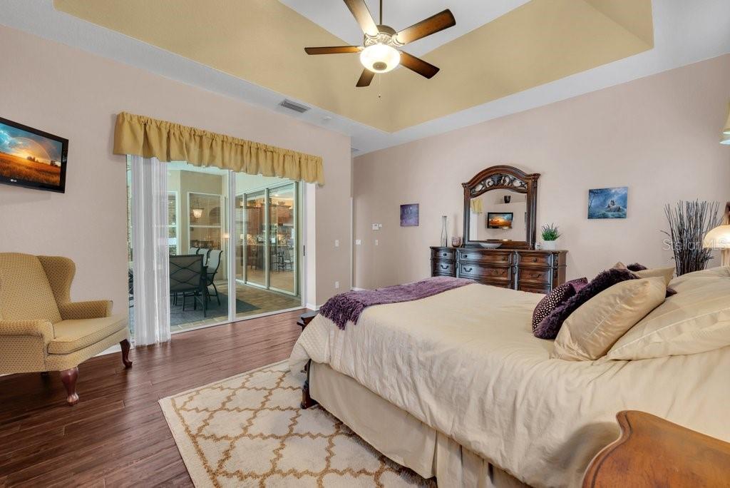 2221 VALRICO FOREST DR, VALRICO, FL, 33594