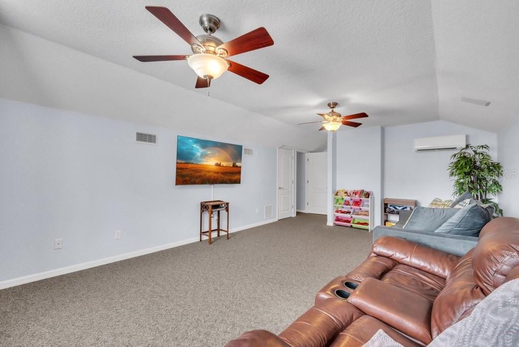 2221 VALRICO FOREST DR, VALRICO, FL, 33594