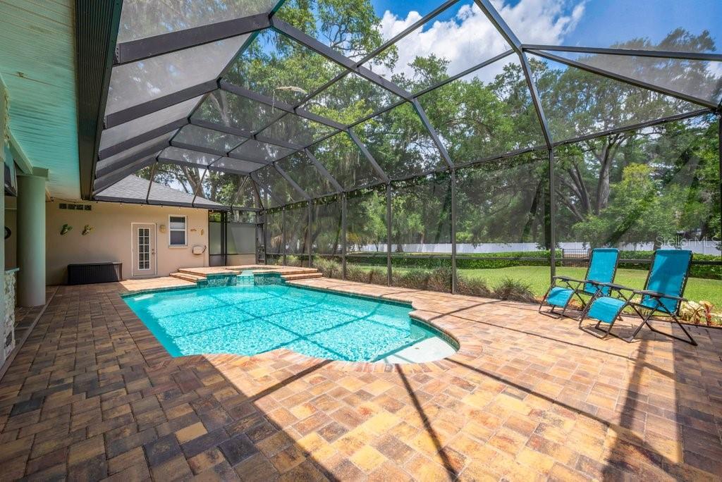 2221 VALRICO FOREST DR, VALRICO, FL, 33594