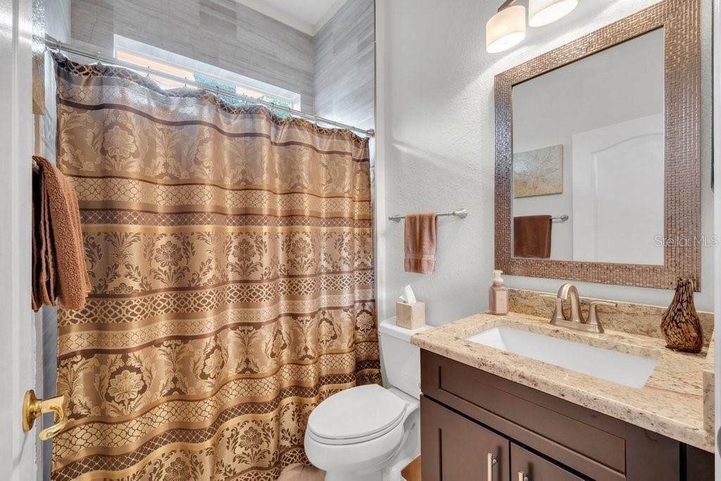 2221 VALRICO FOREST DR, VALRICO, FL, 33594