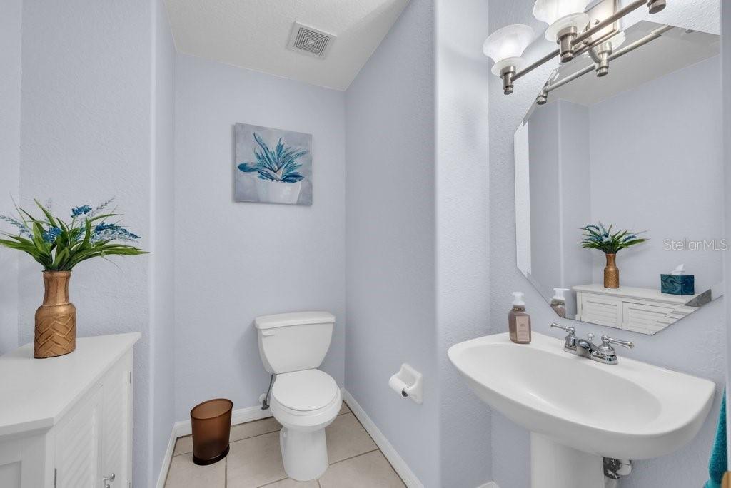 2221 VALRICO FOREST DR, VALRICO, FL, 33594