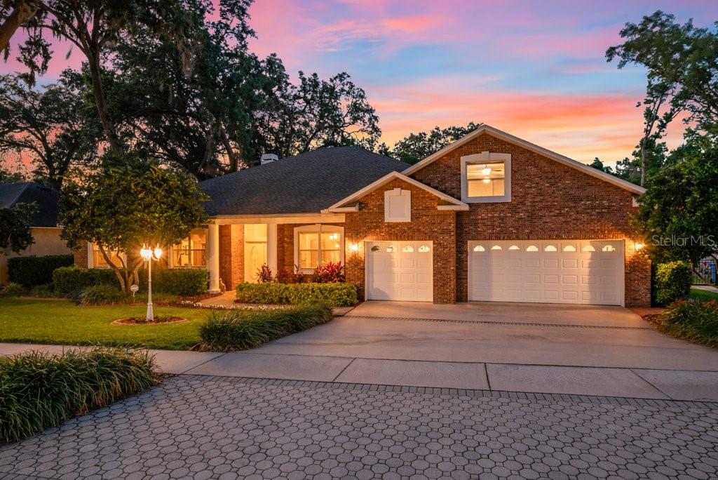 2221 VALRICO FOREST DR, VALRICO, FL, 33594