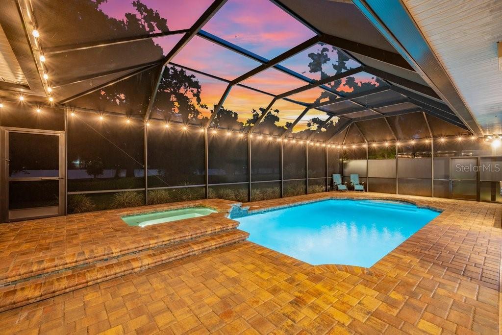 2221 VALRICO FOREST DR, VALRICO, FL, 33594