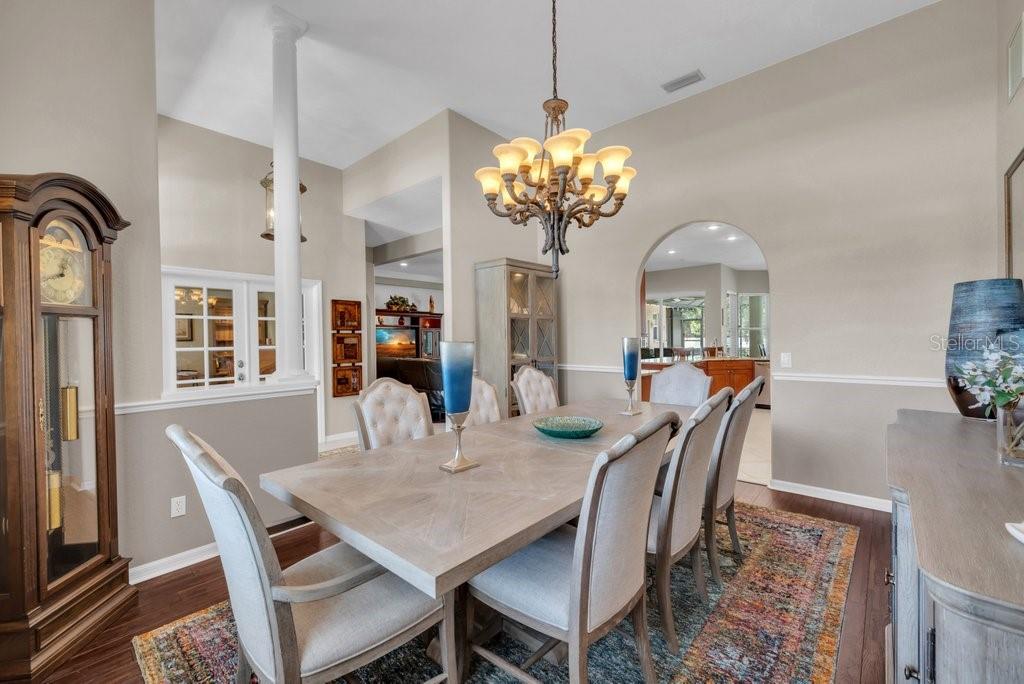 2221 VALRICO FOREST DR, VALRICO, FL, 33594