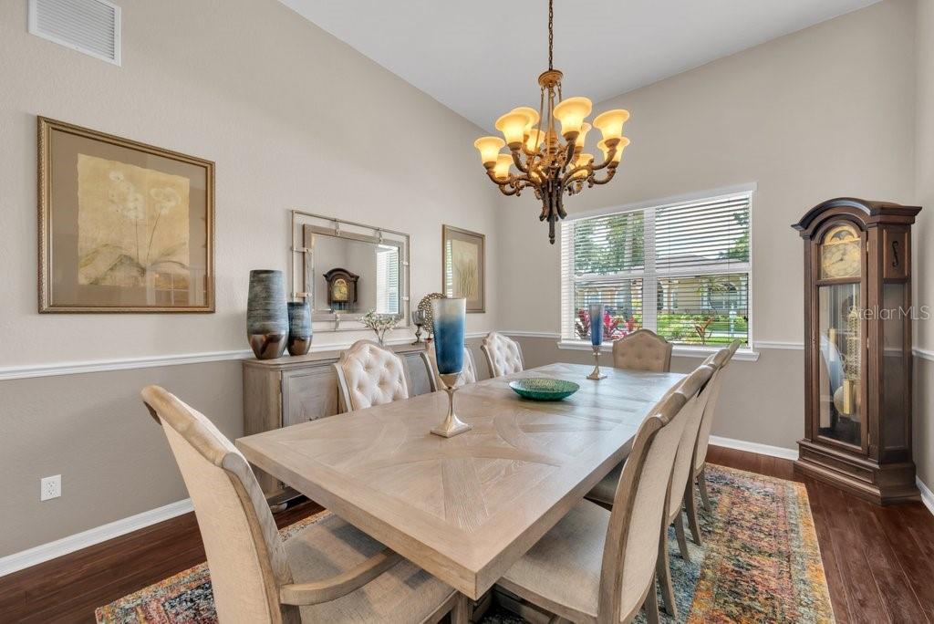 2221 VALRICO FOREST DR, VALRICO, FL, 33594