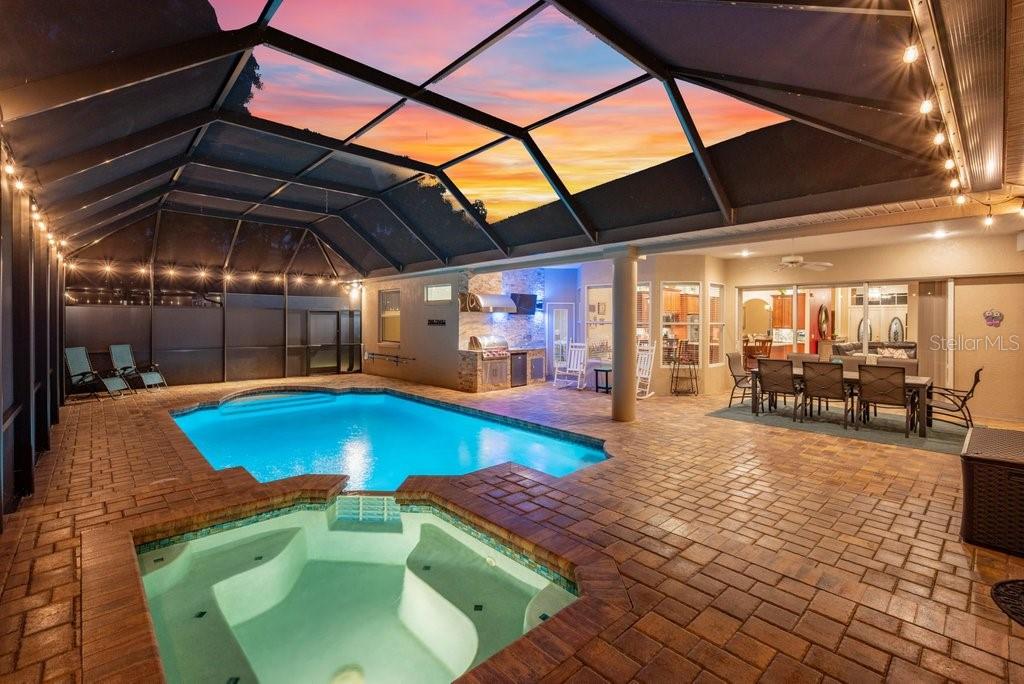 2221 VALRICO FOREST DR, VALRICO, FL, 33594