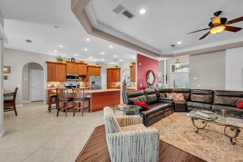 2221 VALRICO FOREST DR, VALRICO, FL, 33594