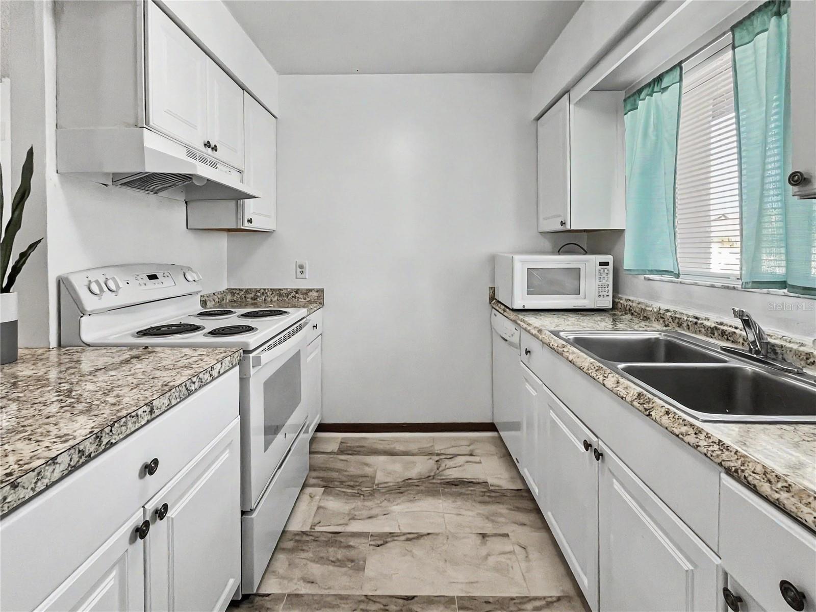 2752 HIDDEN LAKE BLVD #2752, SARASOTA, FL, 34237