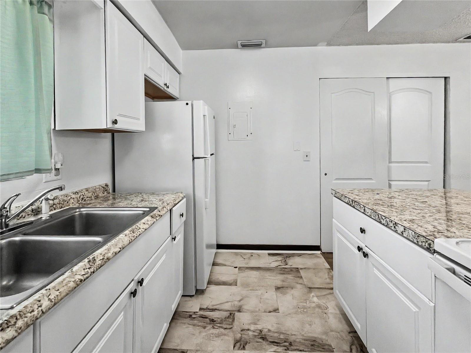 2752 HIDDEN LAKE BLVD #2752, SARASOTA, FL, 34237