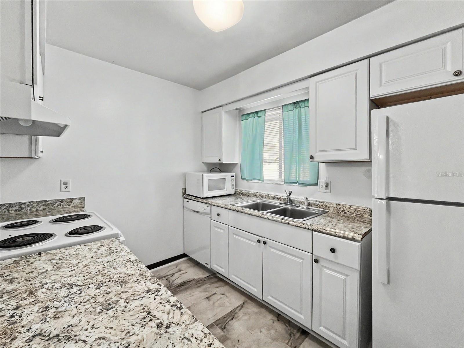 2752 HIDDEN LAKE BLVD #2752, SARASOTA, FL, 34237