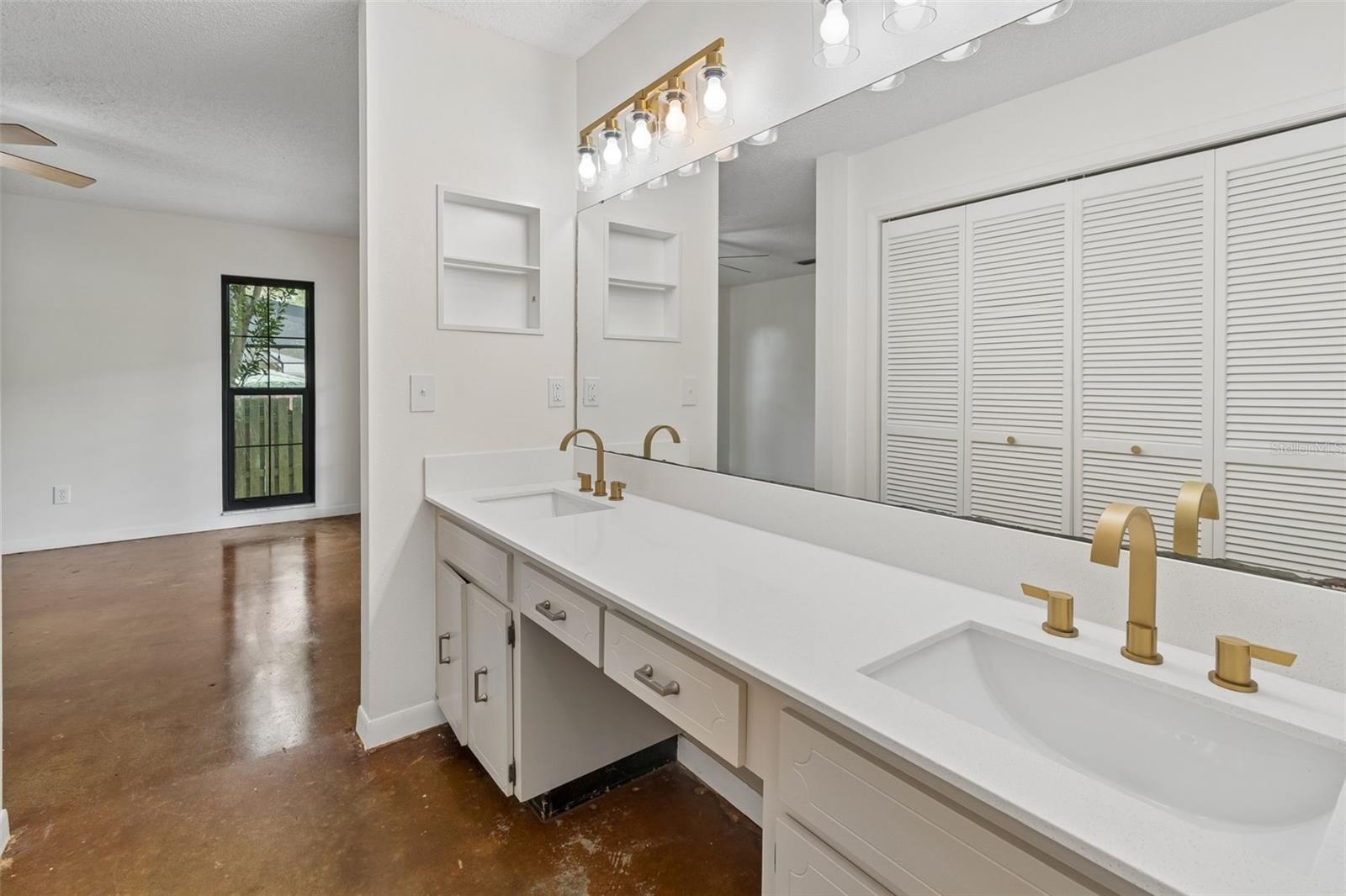 13338 LAKE GEORGE LN, TAMPA, FL, 33618