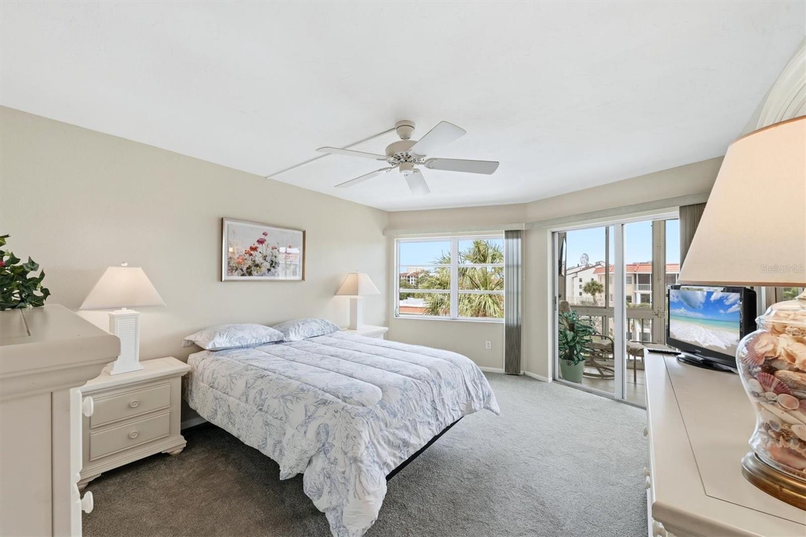 1215 S PORTOFINO DR #406, SARASOTA, FL, 34242