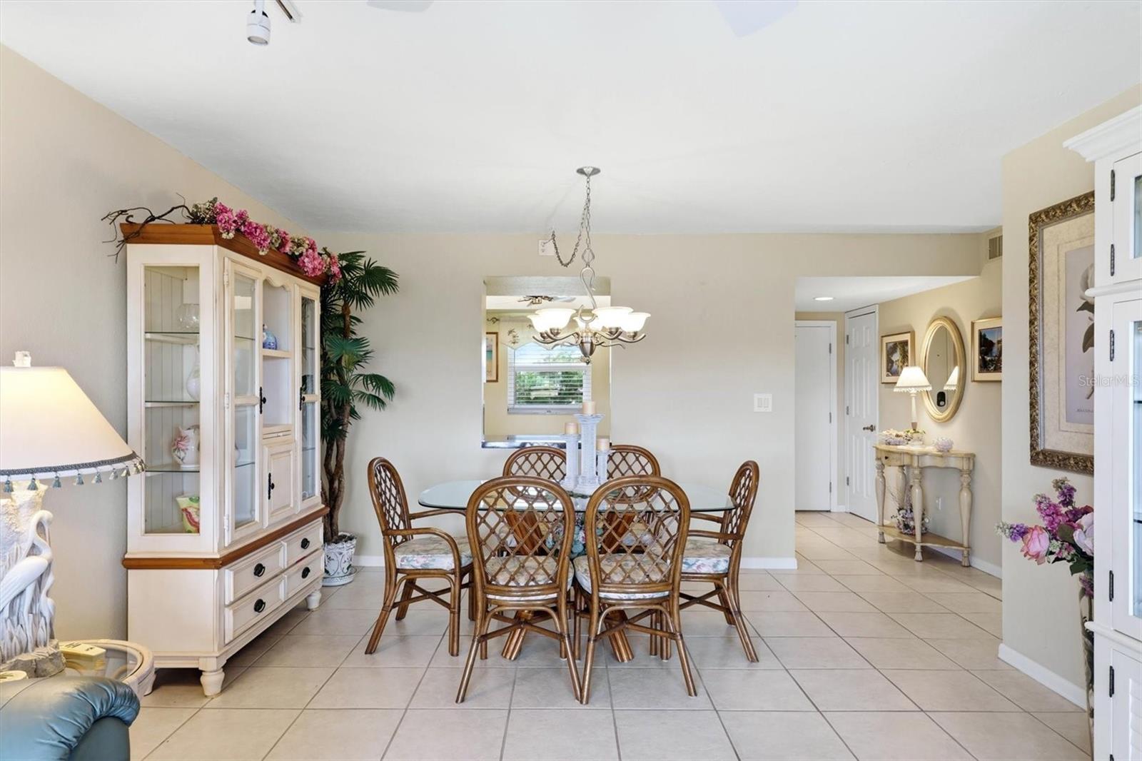 1215 S PORTOFINO DR #406, SARASOTA, FL, 34242
