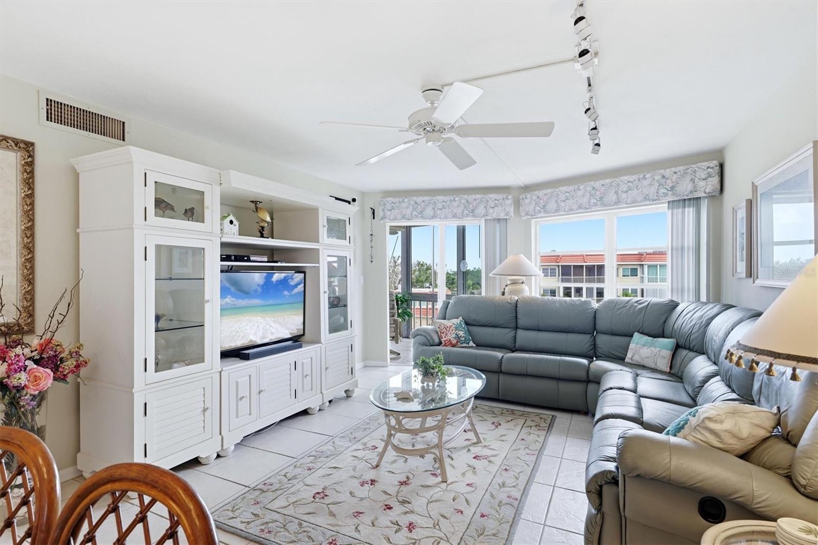 1215 S PORTOFINO DR #406, SARASOTA, FL, 34242
