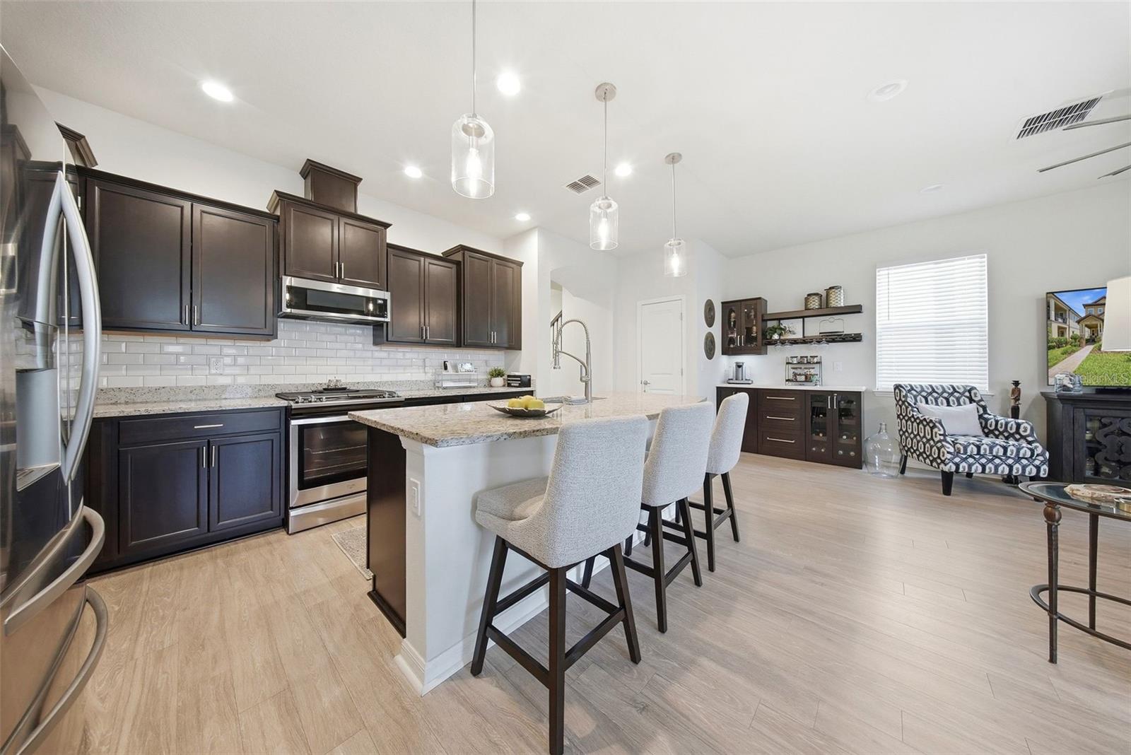 5920 VILLAGE CENTER DR, LITHIA, FL, 33547