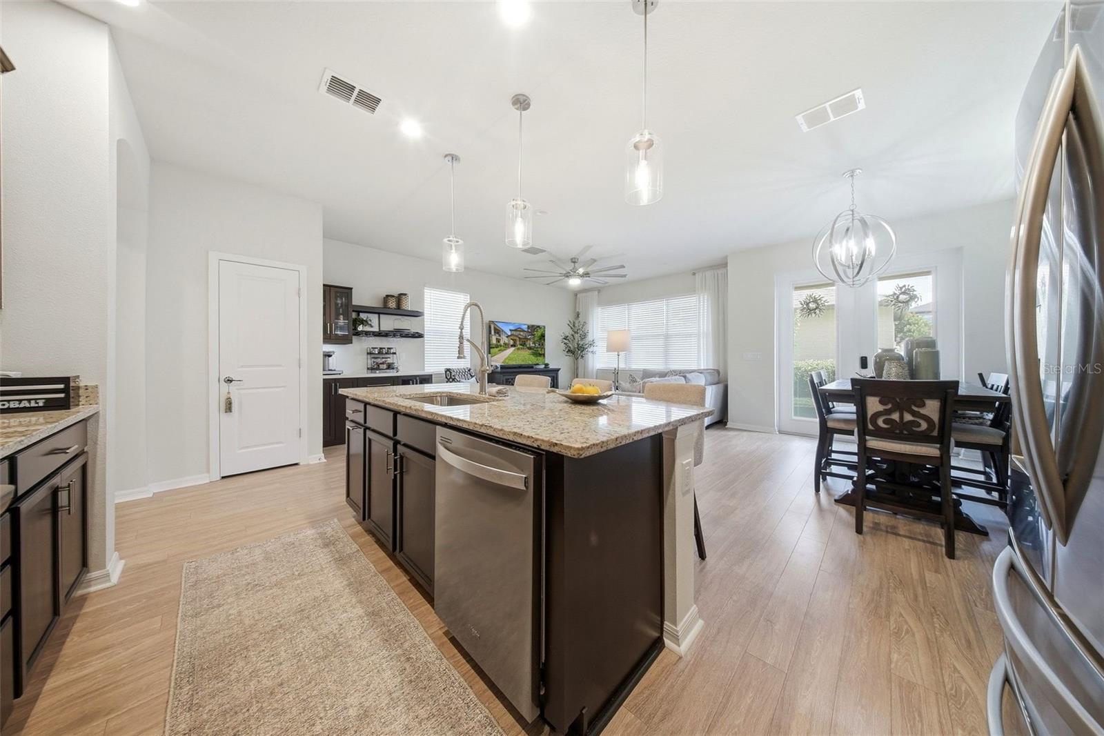 5920 VILLAGE CENTER DR, LITHIA, FL, 33547