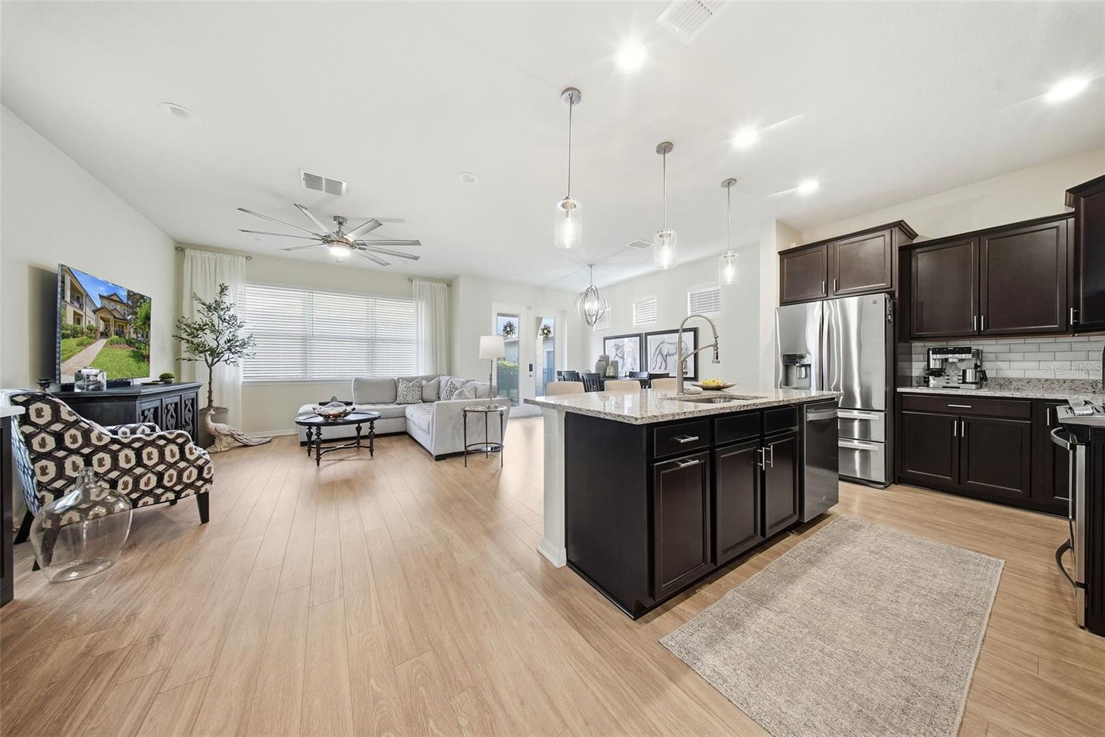 5920 VILLAGE CENTER DR, LITHIA, FL, 33547