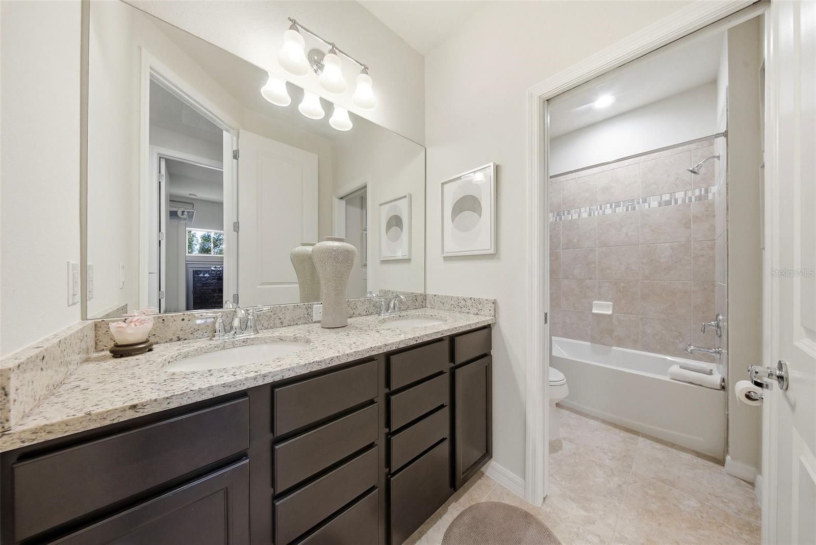 5920 VILLAGE CENTER DR, LITHIA, FL, 33547