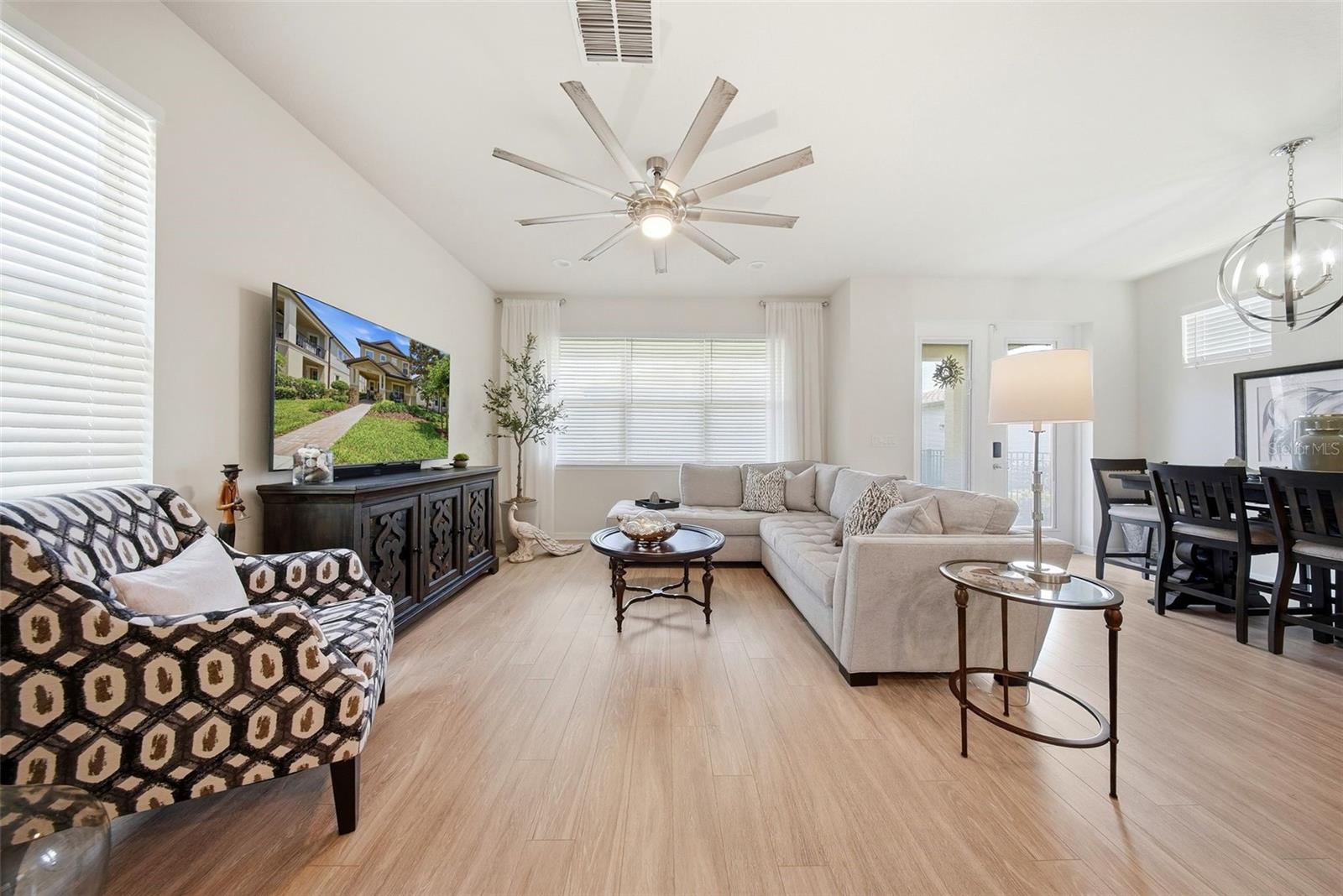 5920 VILLAGE CENTER DR, LITHIA, FL, 33547