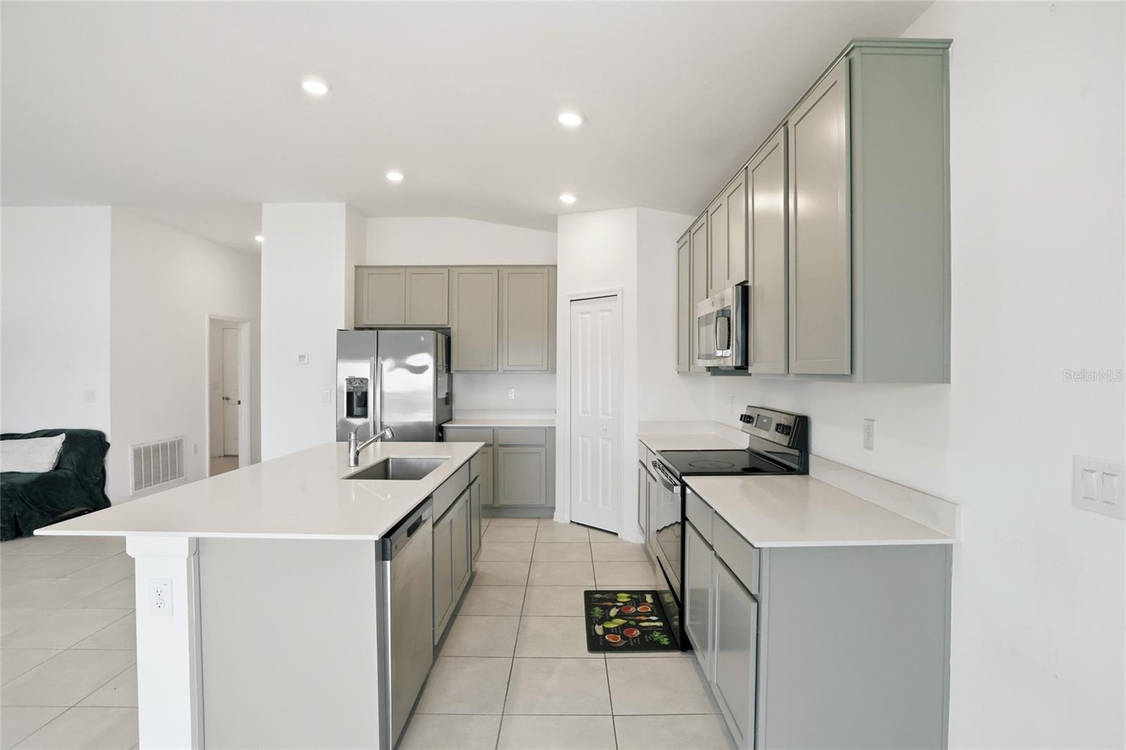 740 TROTTERS DR, EAGLE LAKE, FL, 33839