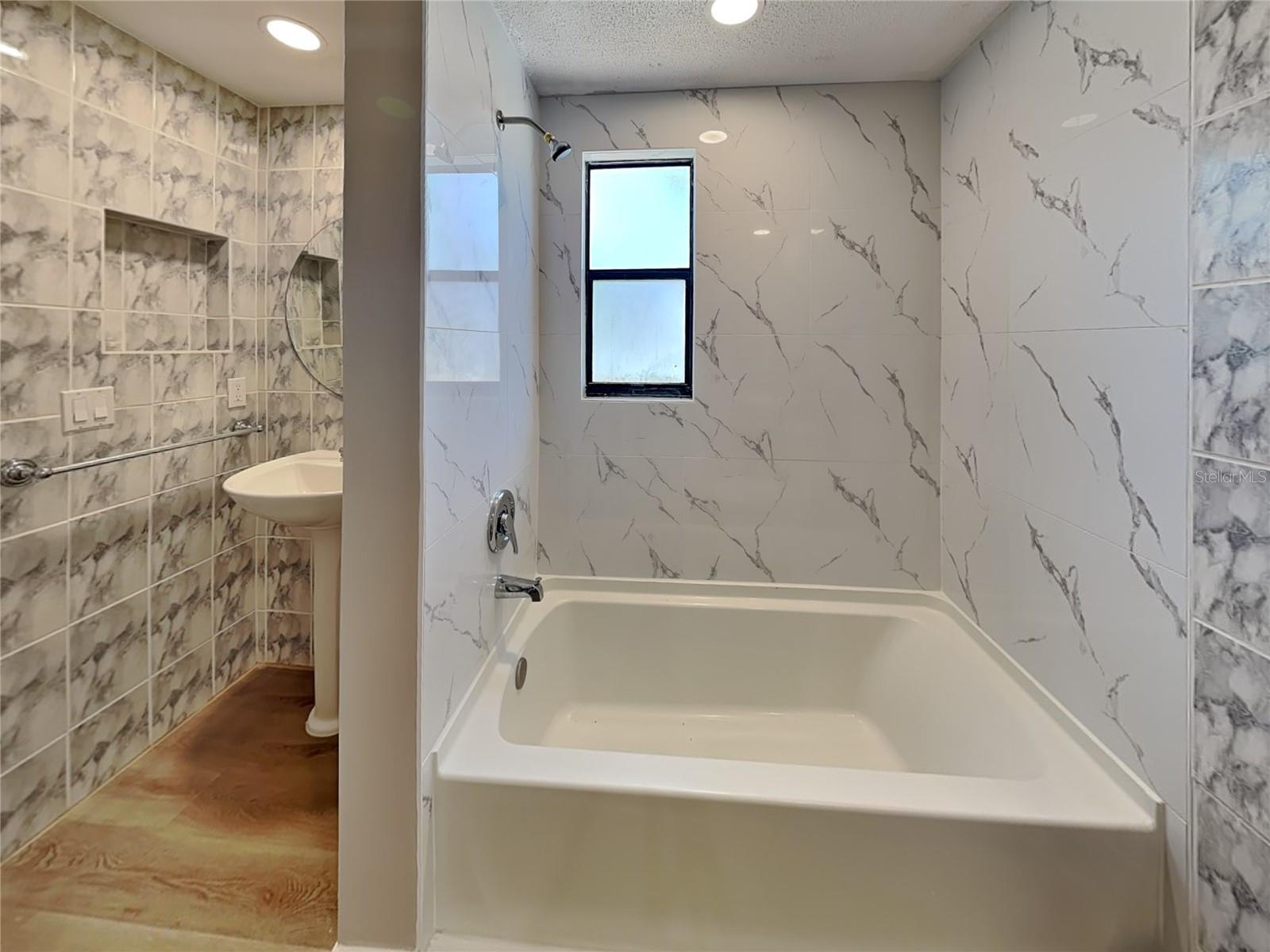 NORTH LAKES SEC B UNIT, TAMPA, FL, 33618