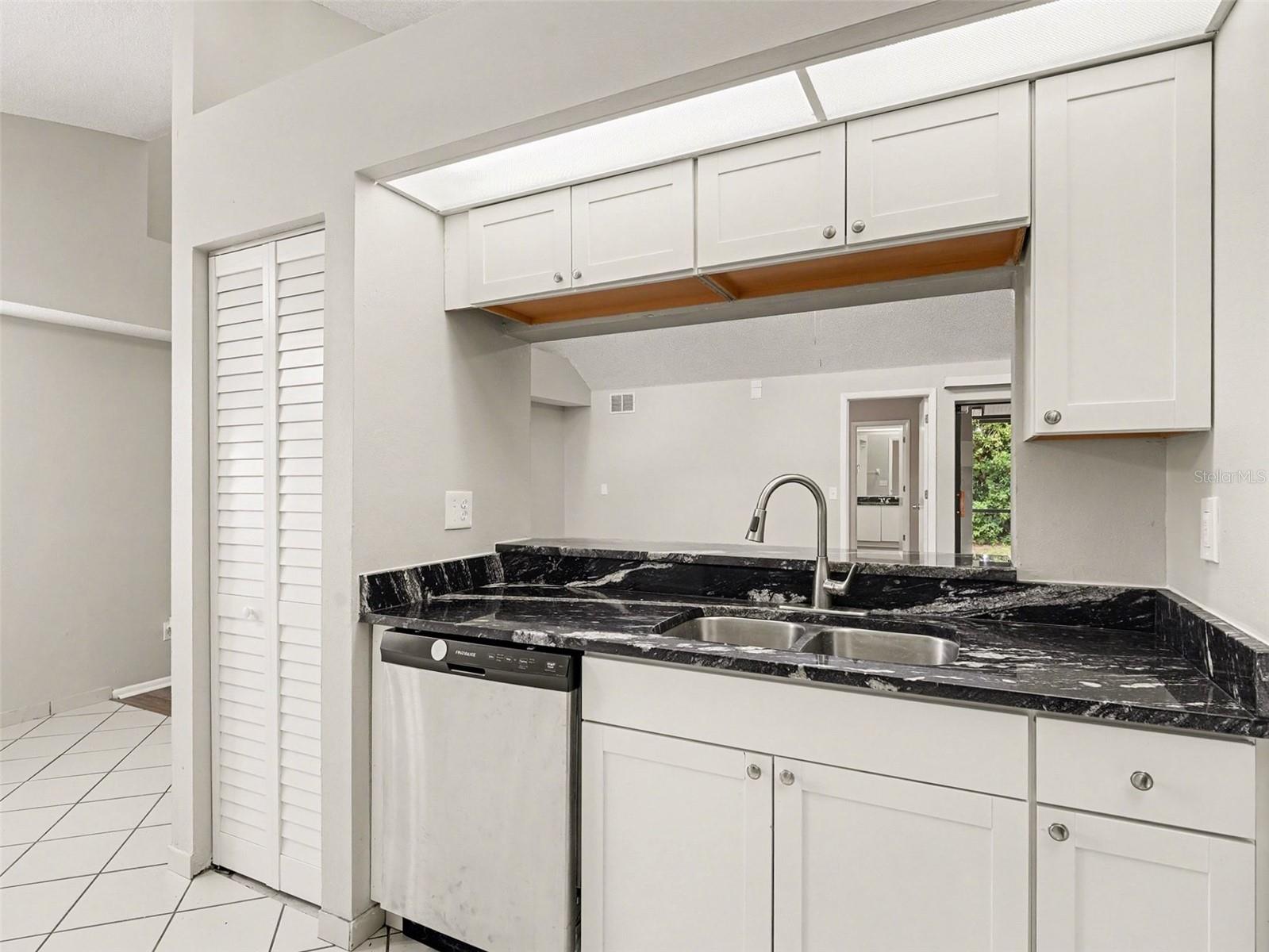 8211 COUNTRY OAKS CT, SARASOTA, FL, 34243