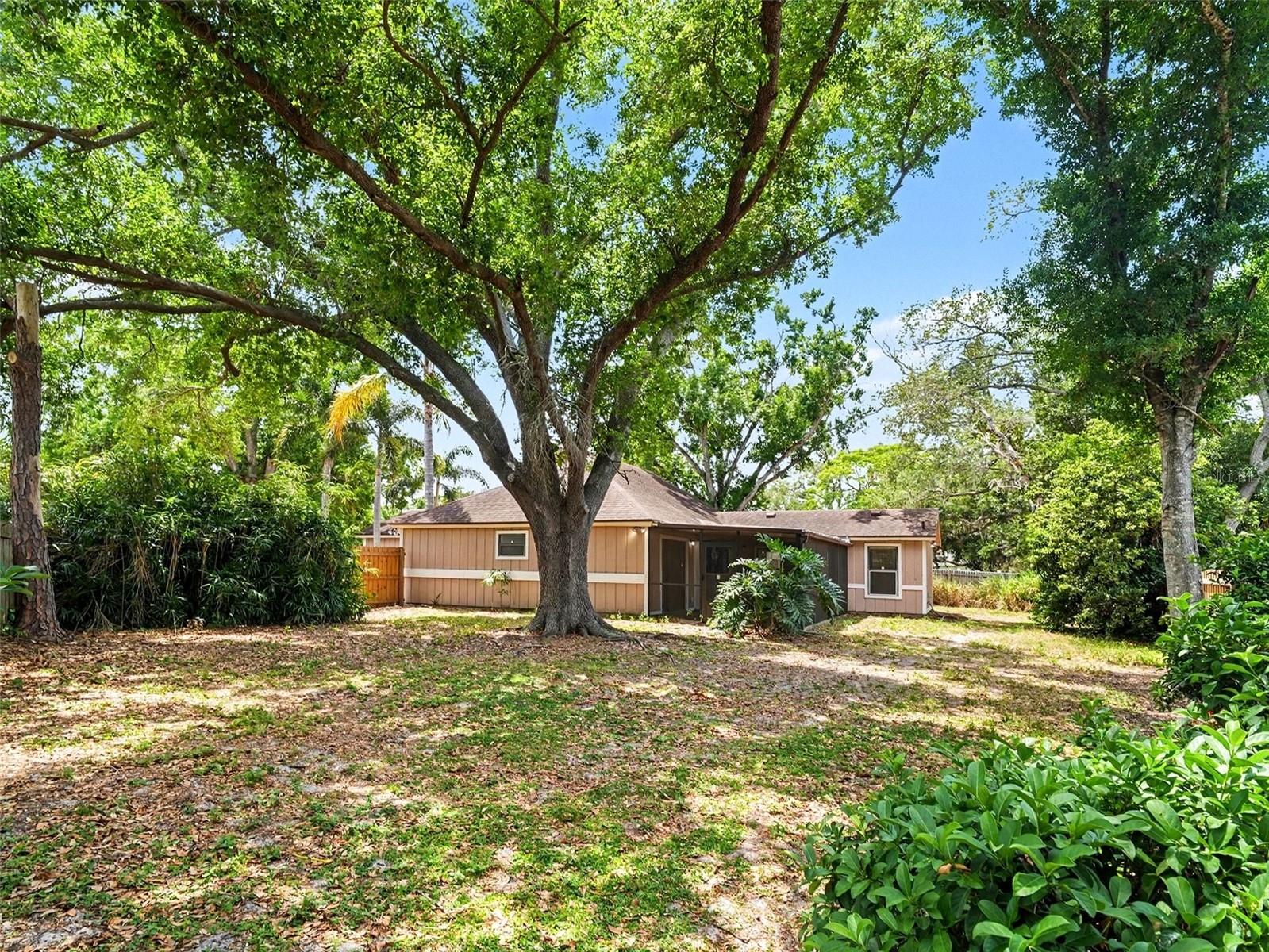 8211 COUNTRY OAKS CT, SARASOTA, FL, 34243