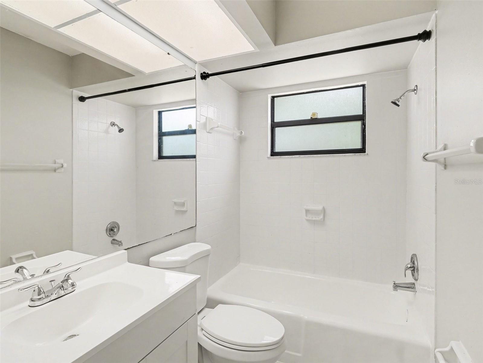 8211 COUNTRY OAKS CT, SARASOTA, FL, 34243