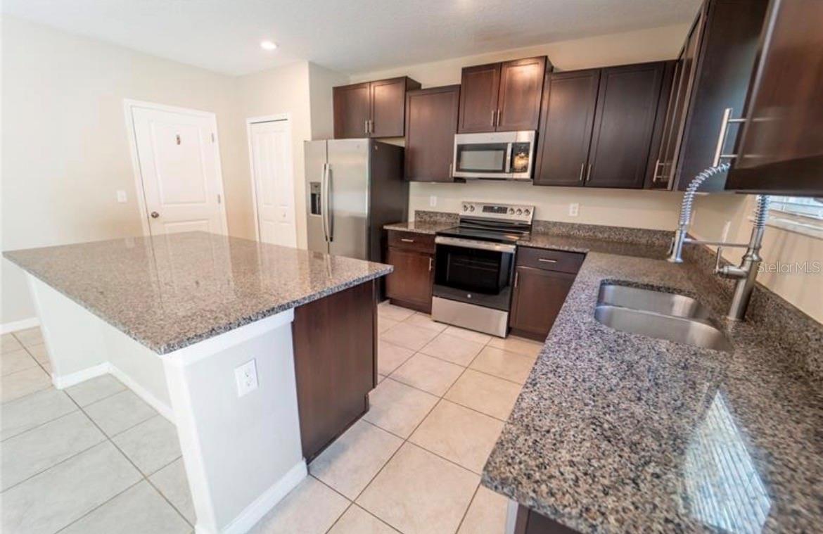 1863 MOON CACTUS CT, RUSKIN, FL, 33570