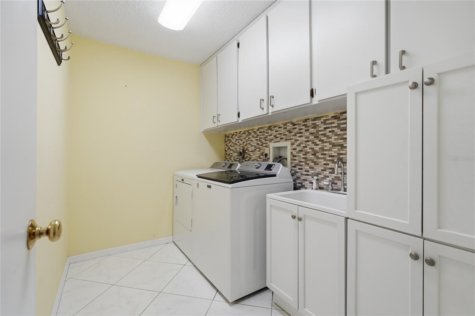 3071 BOLT DR, PALM HARBOR, FL, 34685