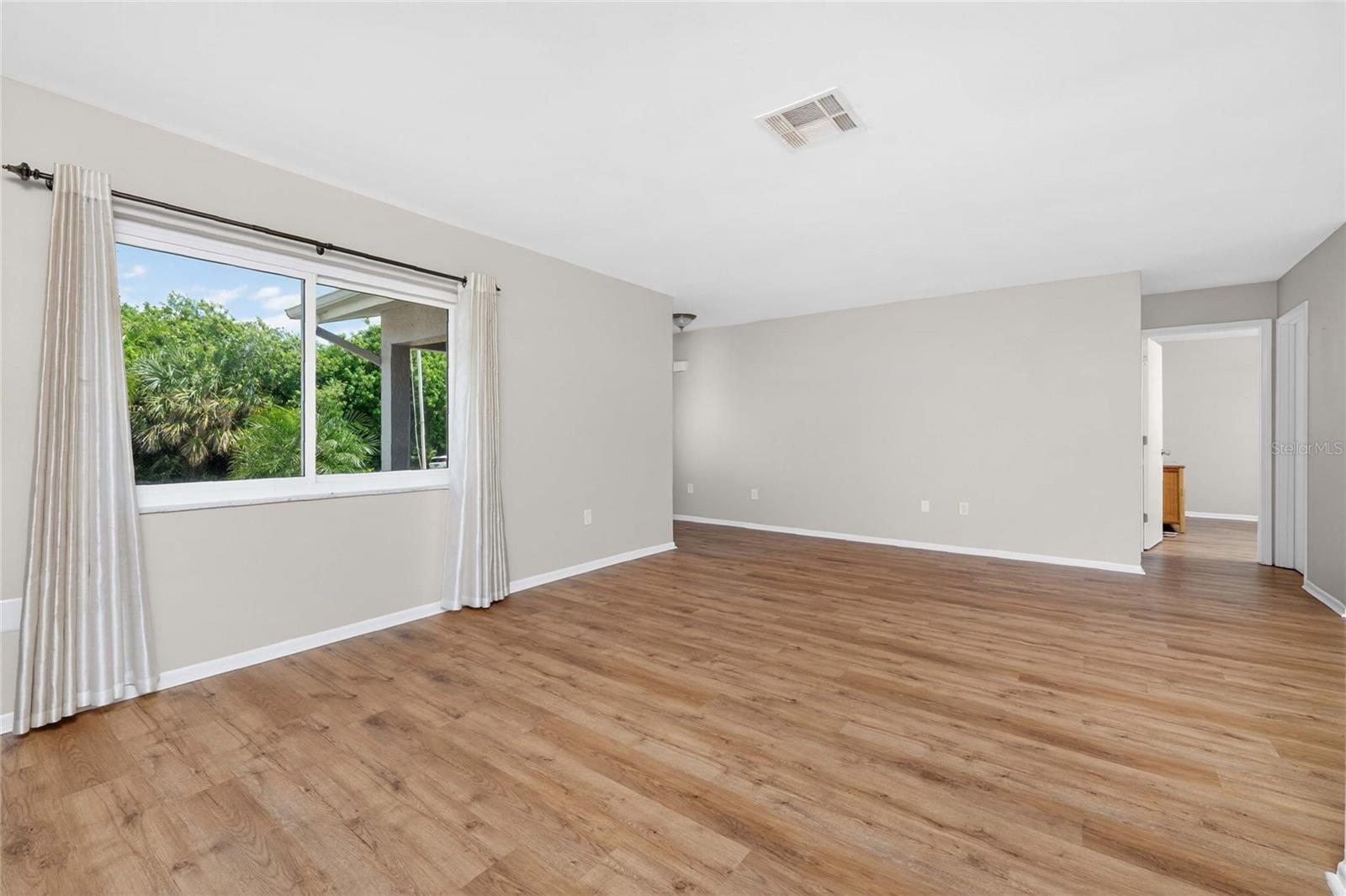 557 MAGNOLIA AVE NW, PORT CHARLOTTE, FL, 33952