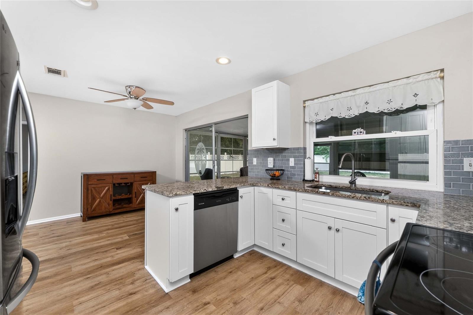 557 MAGNOLIA AVE NW, PORT CHARLOTTE, FL, 33952