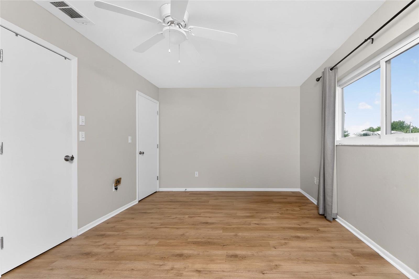 557 MAGNOLIA AVE NW, PORT CHARLOTTE, FL, 33952