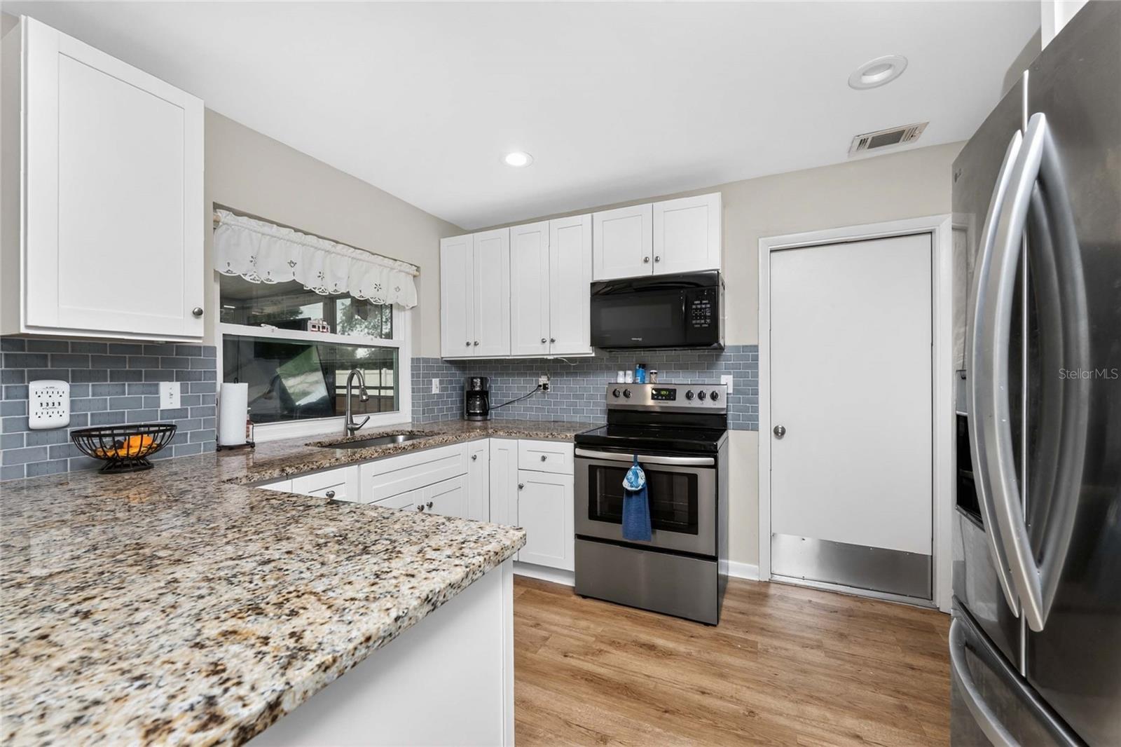 557 MAGNOLIA AVE NW, PORT CHARLOTTE, FL, 33952