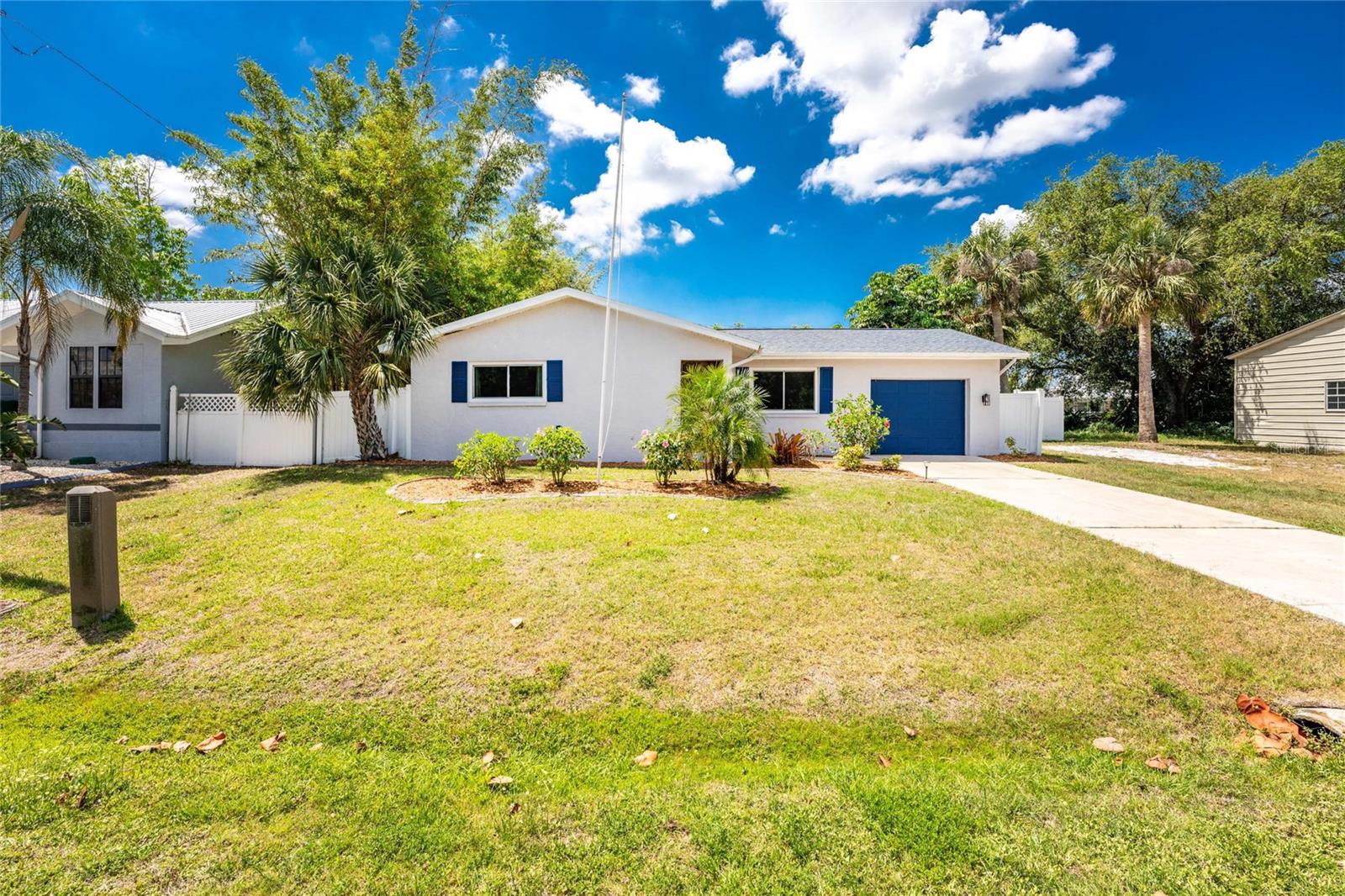 557 MAGNOLIA AVE NW, PORT CHARLOTTE, FL, 33952