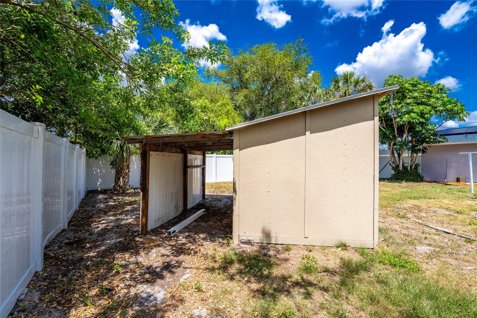 557 MAGNOLIA AVE NW, PORT CHARLOTTE, FL, 33952