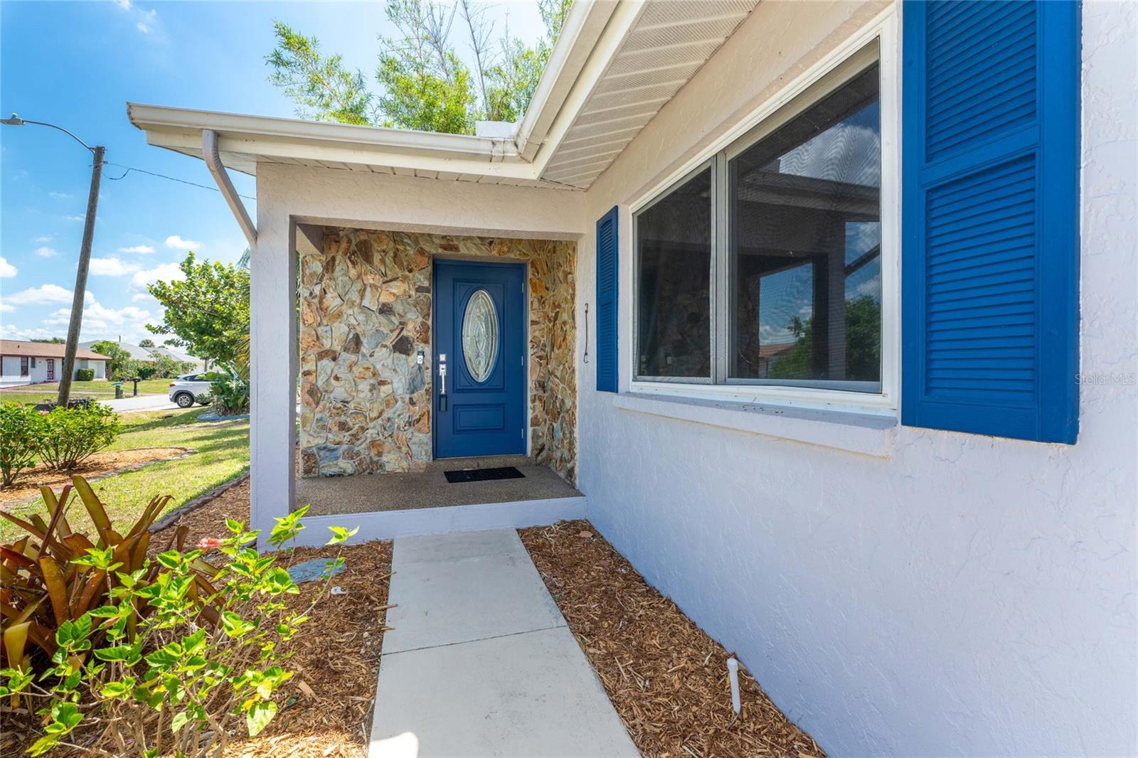 557 MAGNOLIA AVE NW, PORT CHARLOTTE, FL, 33952