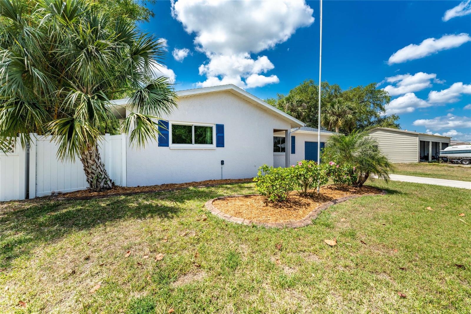 557 MAGNOLIA AVE NW, PORT CHARLOTTE, FL, 33952