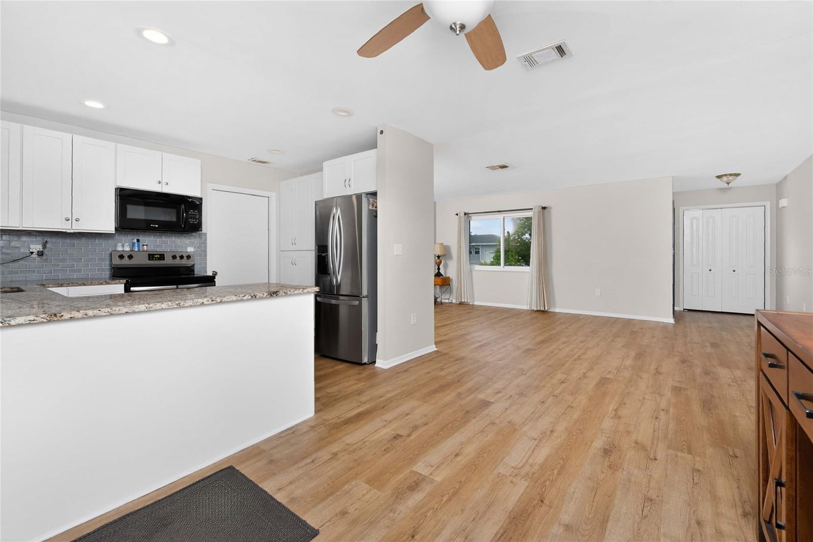 557 MAGNOLIA AVE NW, PORT CHARLOTTE, FL, 33952