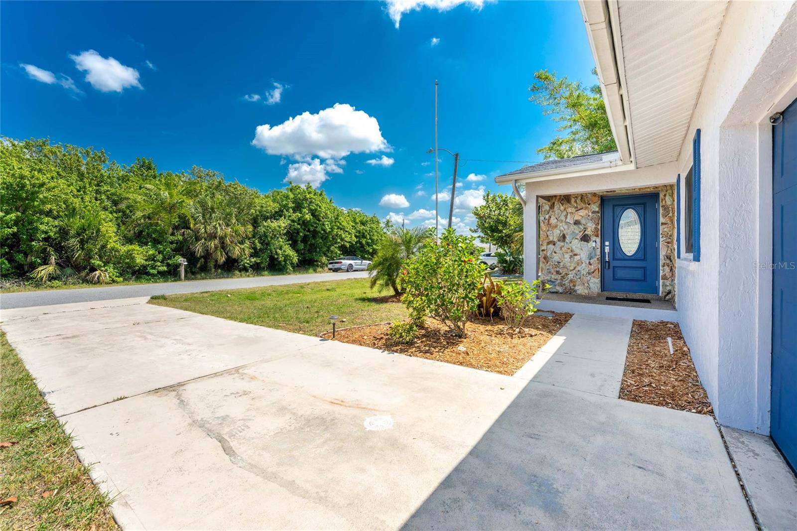 557 MAGNOLIA AVE NW, PORT CHARLOTTE, FL, 33952