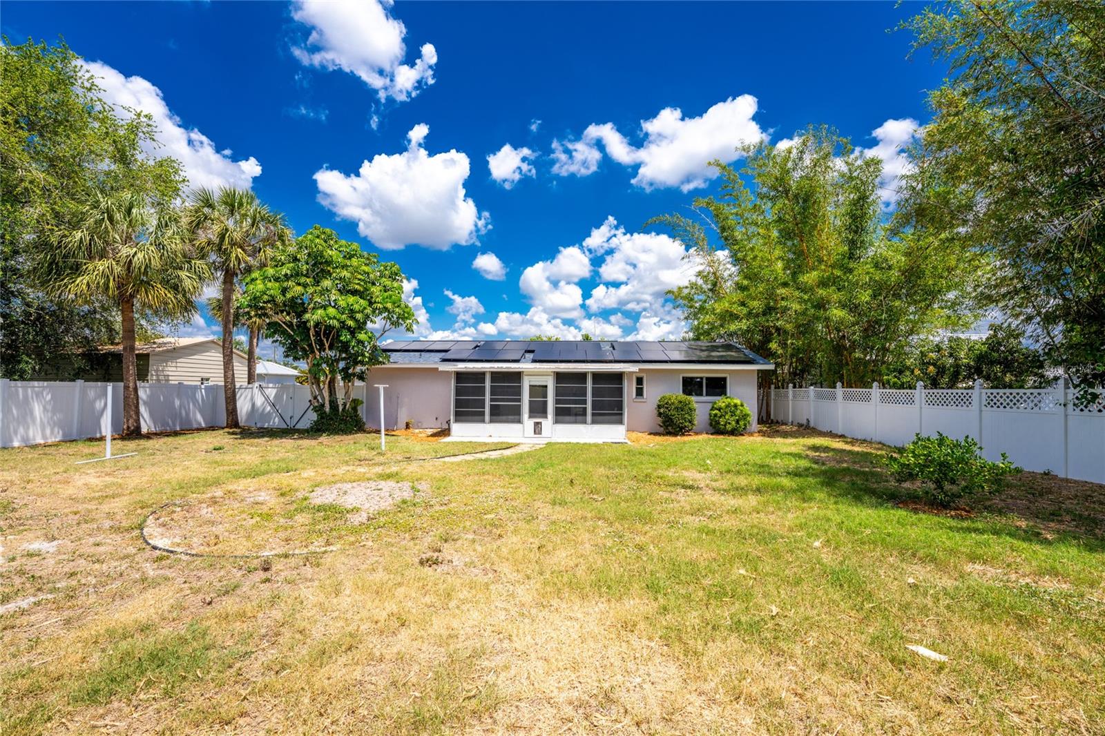 557 MAGNOLIA AVE NW, PORT CHARLOTTE, FL, 33952