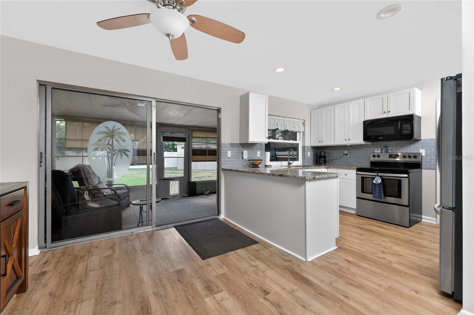 557 MAGNOLIA AVE NW, PORT CHARLOTTE, FL, 33952