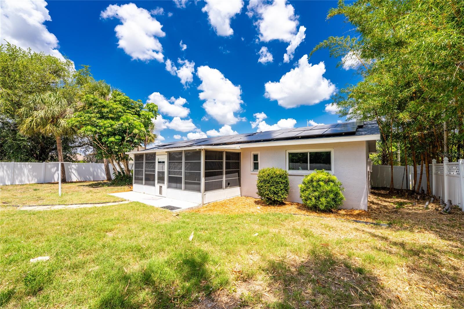 557 MAGNOLIA AVE NW, PORT CHARLOTTE, FL, 33952