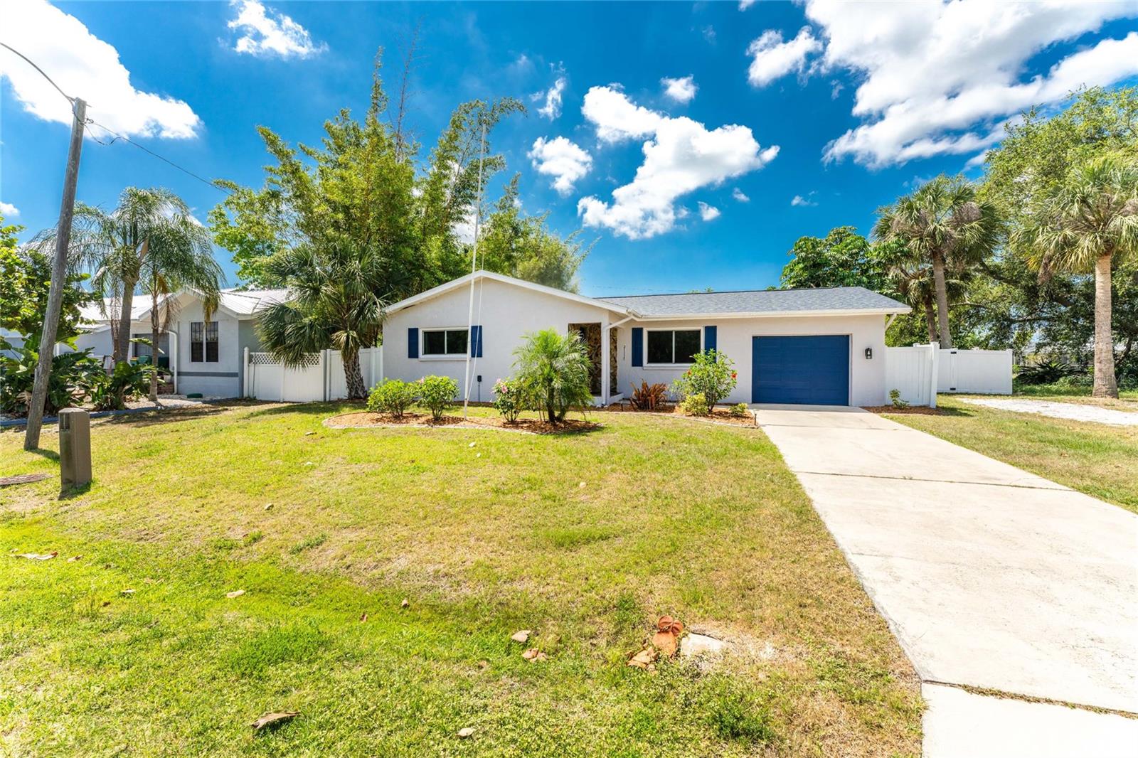 557 MAGNOLIA AVE NW, PORT CHARLOTTE, FL, 33952