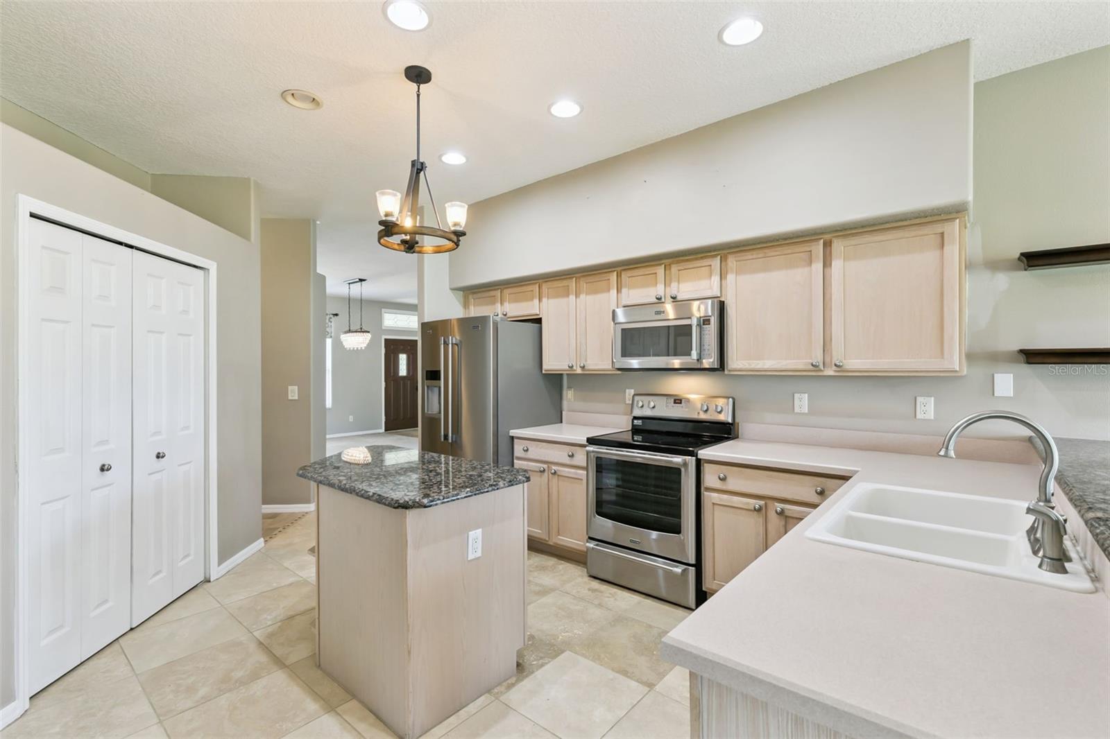 237 STRATHMORE CIR, KISSIMMEE, FL, 34744