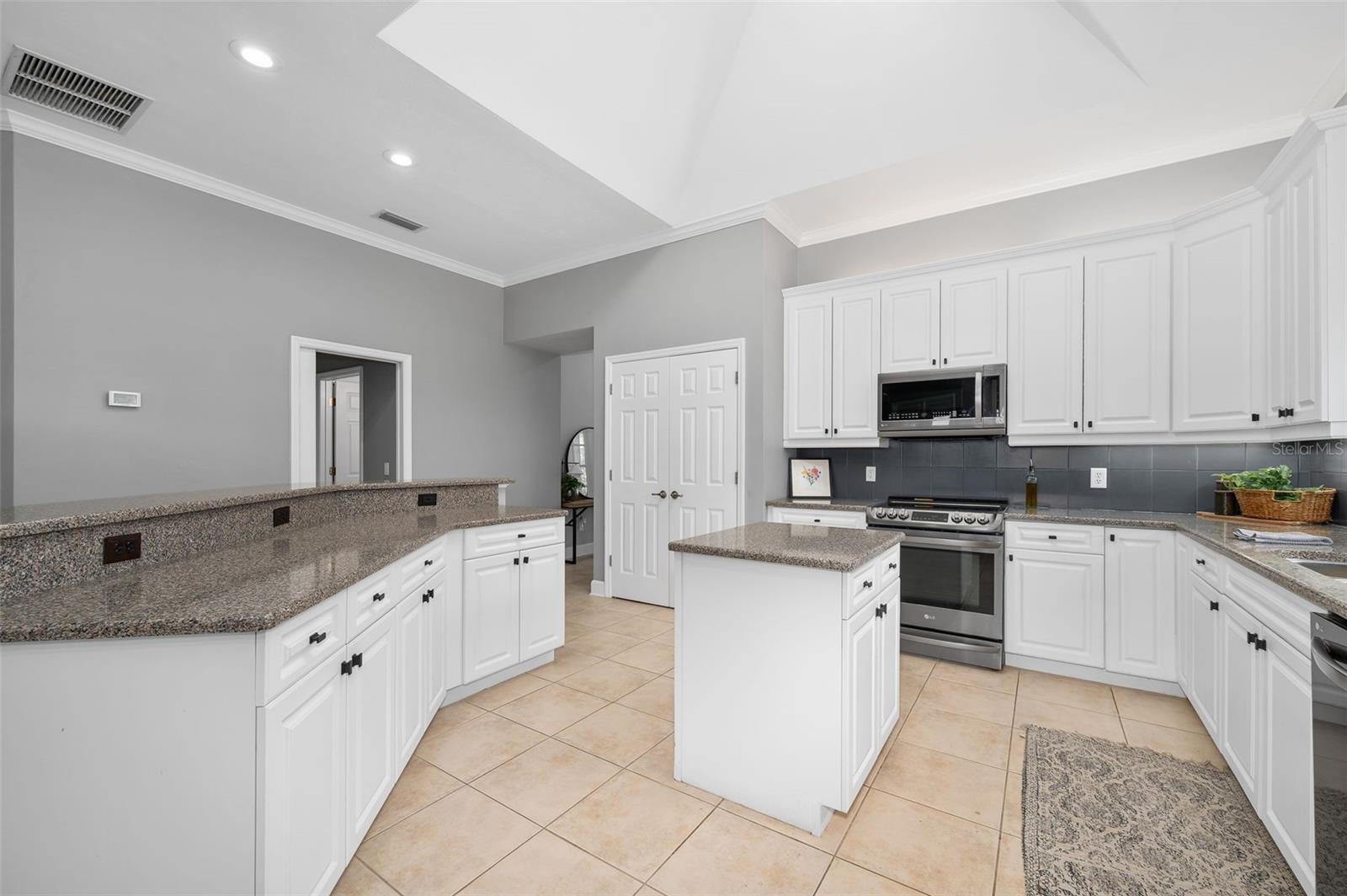 8964 SW 64TH LN, GAINESVILLE, FL, 32608