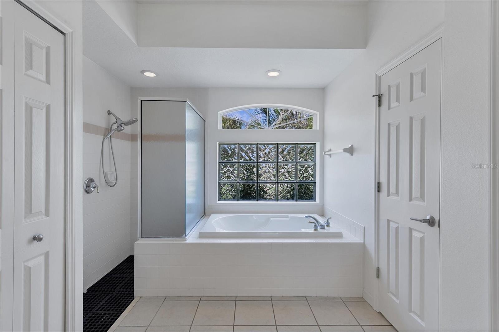 8501 PARK SHORE LN, SARASOTA, FL, 34238