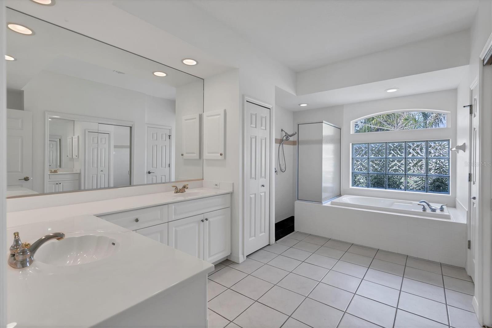 8501 PARK SHORE LN, SARASOTA, FL, 34238